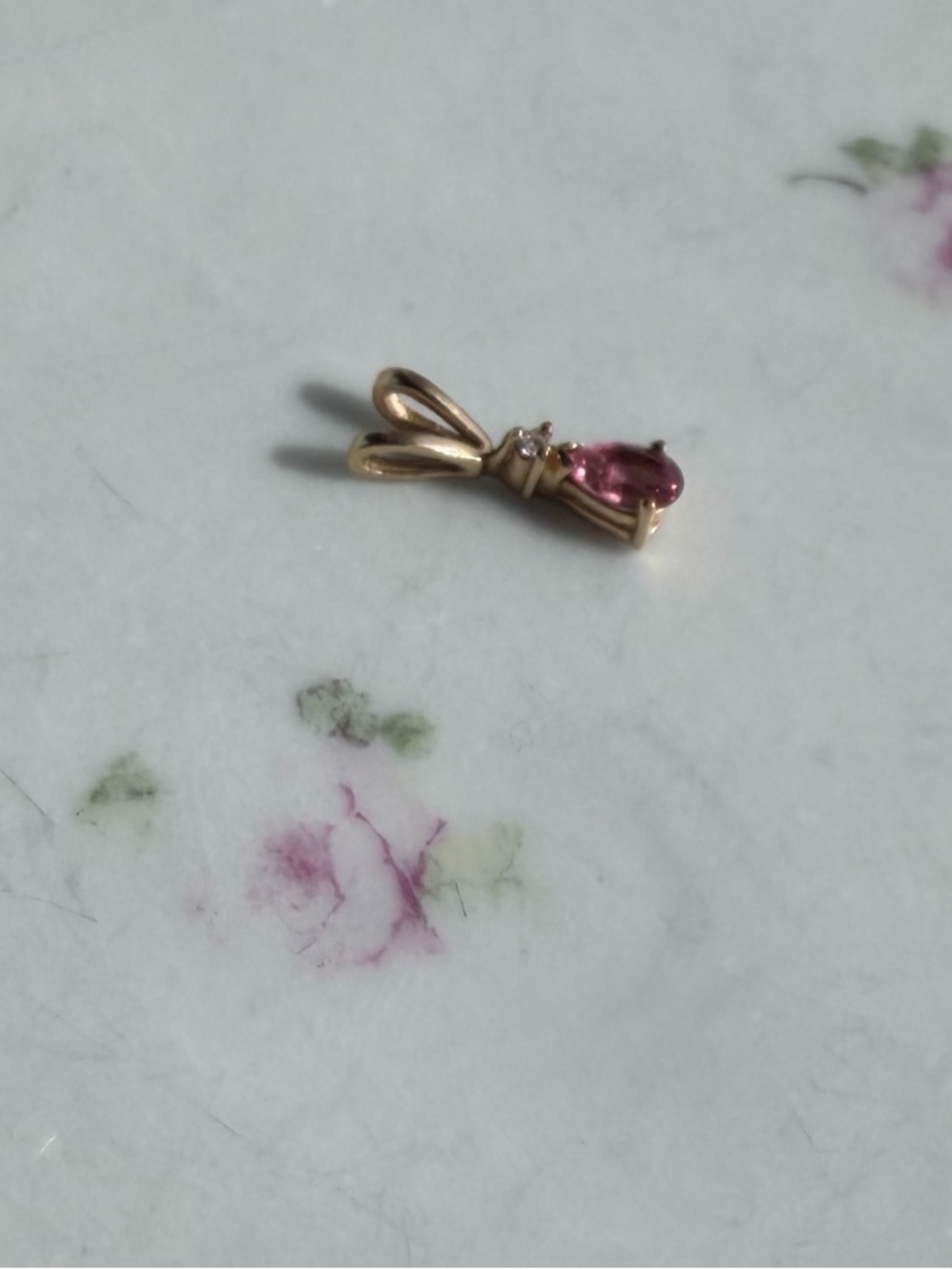 14k solid gold pink tourmaline pear teardrop pendant - mejuri catbird inspired - Picture 4 of 9